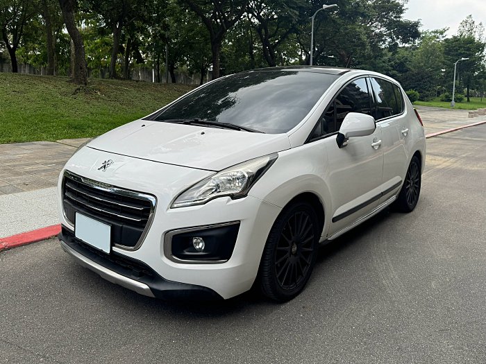 Peugeot 3008 1.6 eHDi 小改款車型 頂級全景天窗 白色 柴油