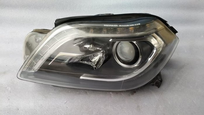 【島民車坊】【全台可安裝】奔馳GL級W166原廠大燈，  適合GL350 GL450 LED光源 幾乎全新 原裝正品 燈面完美無瑕疵， 收到貨98