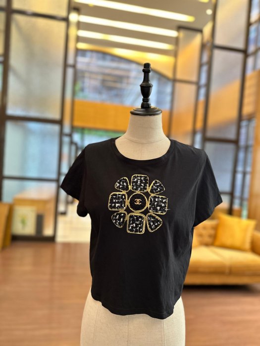 CHANEL カメリア刺繍Tシャツ(S〜M) CHANEL - シャネル。カメリア