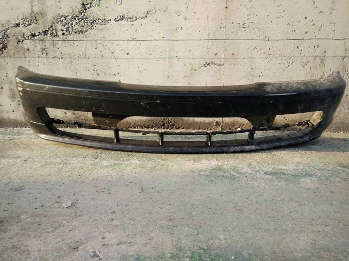 BMW 3系列 01-03 E46 前保桿 正廠