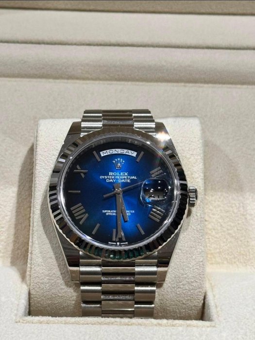 #史丹力名錶交流 ROLEX 228239 Day-Date 40mm 18K白金 漸層藍色羅馬字面盤 煙燻藍 勞力士