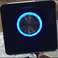 【麗室衛浴】瑞士GEBERIT 117.009.00.1 小便斗埋壁專用小便自動沖水器也可手動2用面板含軸心 product lightbox image 1