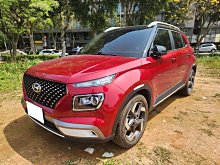 2020年VENUE 都會小休旅 紅黑雙色亮眼  推推