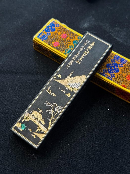 嚴選70年代徽歙曹素功墨錠，二兩大重量，五石。，完美品相，附原盒