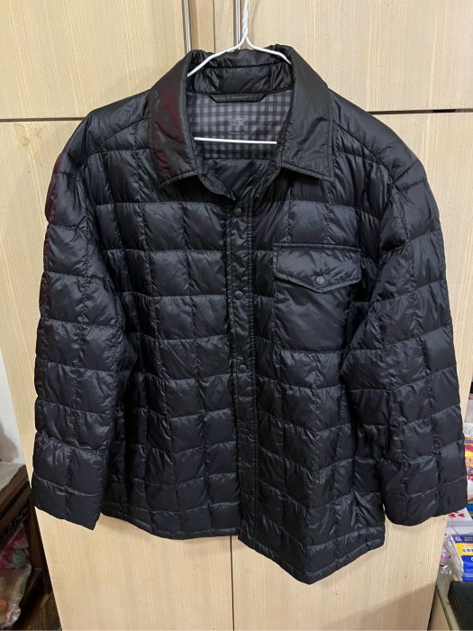品牌Uniqlo男生情羽絨外套尺寸L（櫃4綠128）肩18胸22長26袖25.5吋特價不議價