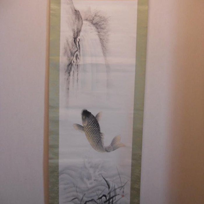 掛け軸 春雪 鯉の滝登り 絹本 希少 軸装 茶道具 掛軸 美品 です。 掛軸月秀鯉の滝登り紙本希少軸裝茶道具掛軸美品。 | Yahoo拍賣