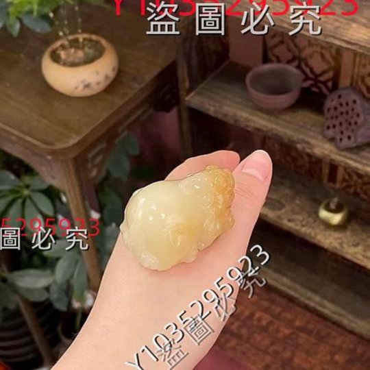 財貔貅）和田玉糖白，玉質溫潤細膩，貔貅是上古神獸，集四方財氣納天下