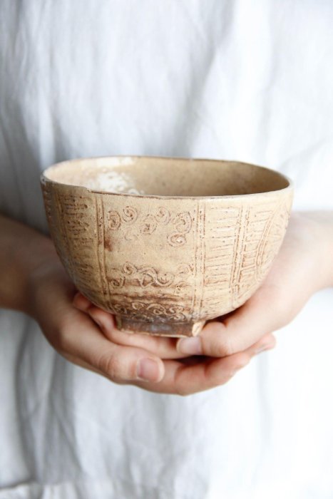 推薦日本萩燒大野瑞峰重工抹茶碗，難得品相無損，保留自然沁色，適合