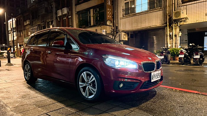 BMW 218d Gran Tourer7人座 自售