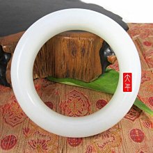 (大特價)內徑約:52.5mm,羊脂白玉厚實寬版手鐲~ 只給第一個下標者【大年和闐玉南京店】