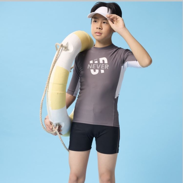 現貨台灣製造中大男童萊卡五分袖泳衣泳褲二件式泳裝【36-66-H75601A-25】ibella艾貝拉