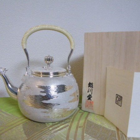 は*ん様 純銀刻印有の壺 yk5sh, 純銀製 横手急須（大）岩石荒らし（いぶし銀）翡翠摘み