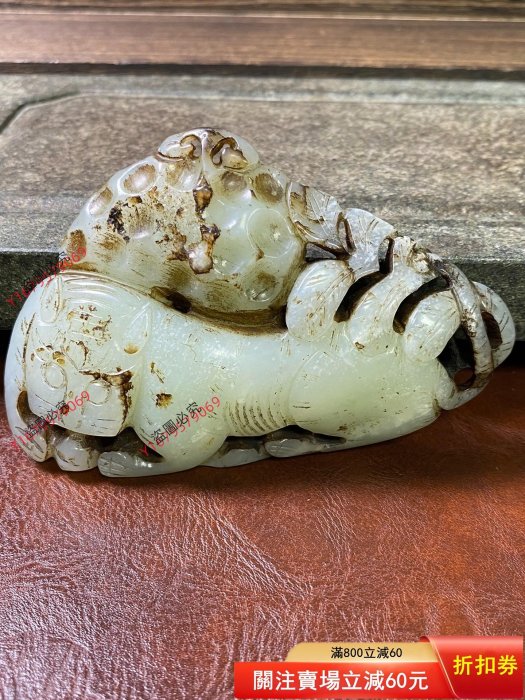中古 和田玉籽料 螭虎彫刻 擺件 手把件 中国美術 古玩 時代物 CL0173 可議價明清時期和田玉雕刻老虎擺件手把件玉質溫潤，雕工細致，造型生動