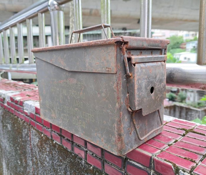 二手早期珍藏~手提彈藥箱 軍用手提箱 鐵箱 收納箱 古董子彈盒