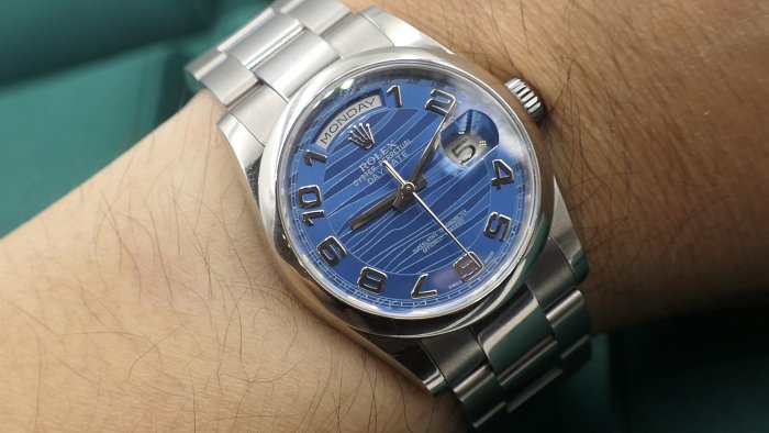 【全球最低價】特殊水波紋藍色面盤!ROLEX勞力士18K白金Daydate 118209盒單全美品( 18238 18239 118238 118239參考)