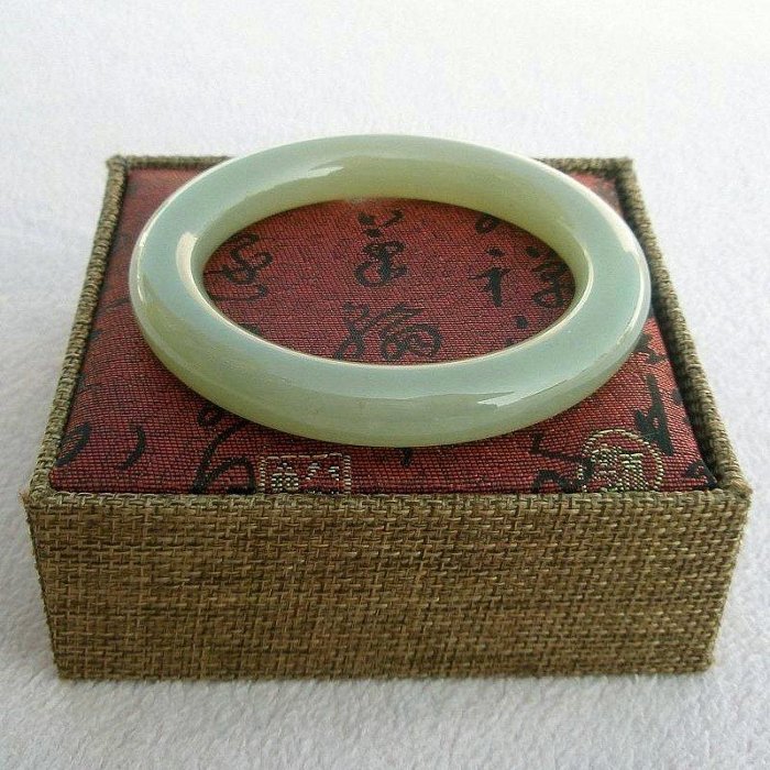 【歡喜心珠寶】【天然新疆和闐玉淺黃圓骨手鐲】19.8圍「附保証書」和「寶石鑑定書」超低價售出