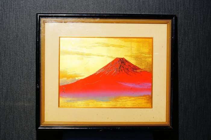 宮越鳳鳴作　赤富士 加賀金箔七宝工芸彫　元箱付き 宮越鳳鳴作 赤富士 加賀金箔七宝工芸彫の通販 by Dennis｜ラクマ