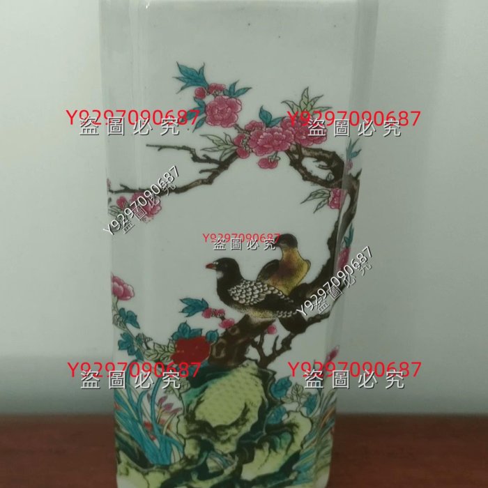 大清乾隆年制款粉彩花鳥筆筒造型大氣，顏色靚麗， 適合家居書房收藏