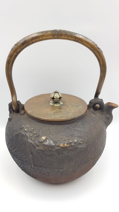 香】鉄瓶 祥雲堂 肩衝形 綴目文 松竹梅銀象嵌弦 菊花摘 斑紫銅厚手蓋