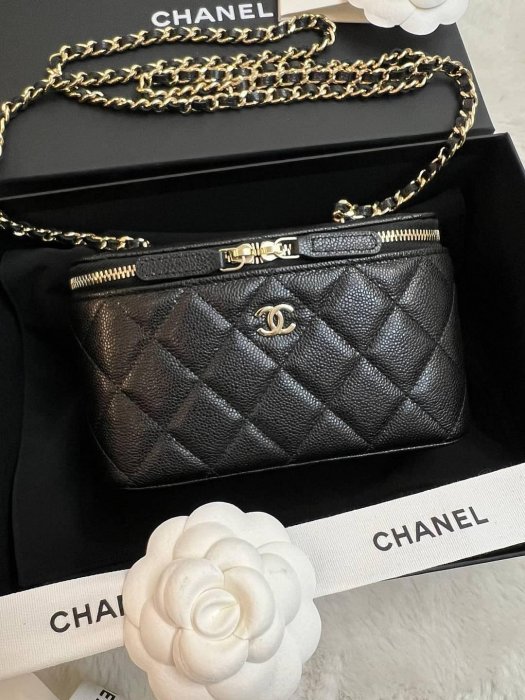 現貨 全新CHANEL 香奈兒 黑色  小型鍊子 化妝包 方盒子
