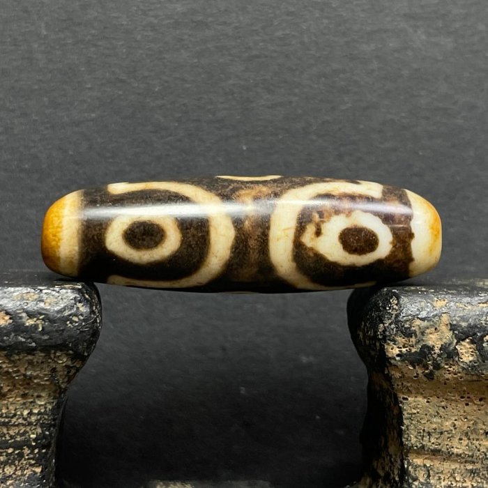 收藏天珠牙黃金剛十字老六眼一尊～法相威嚴～威德四方尺寸12x43mm36700