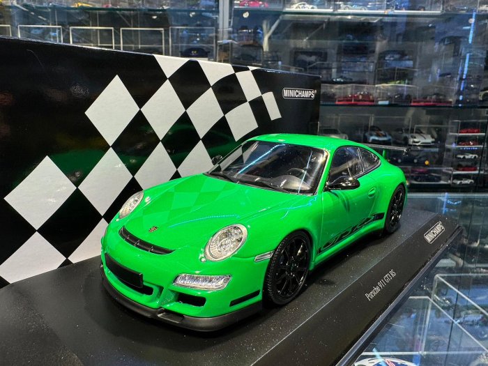 Minichamps 155062124 - Porsch. 911 GT3 RS Green 2007