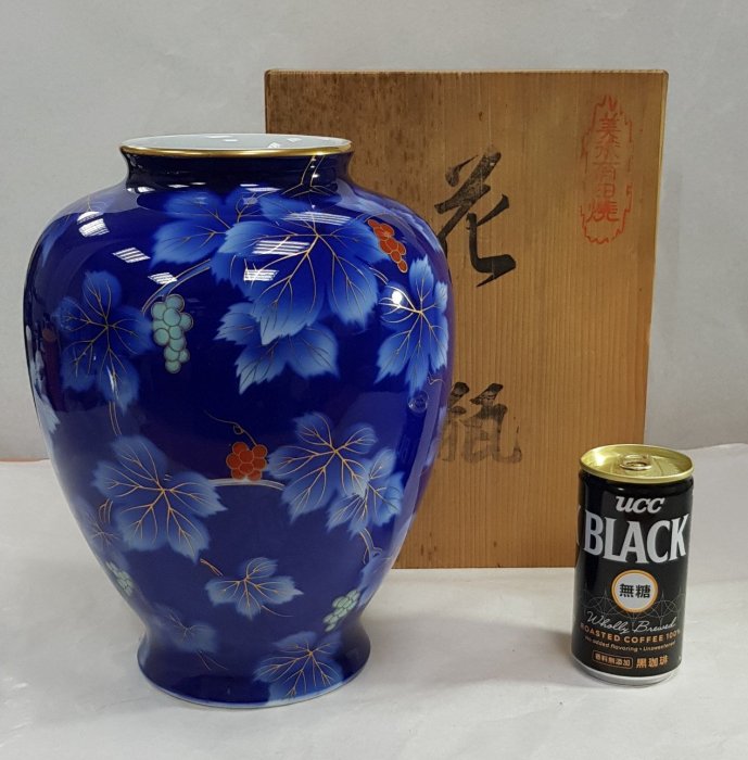 梅牡丹 深川製磁 古代紋 花瓶 12/1 56 12号花生 | 有田焼