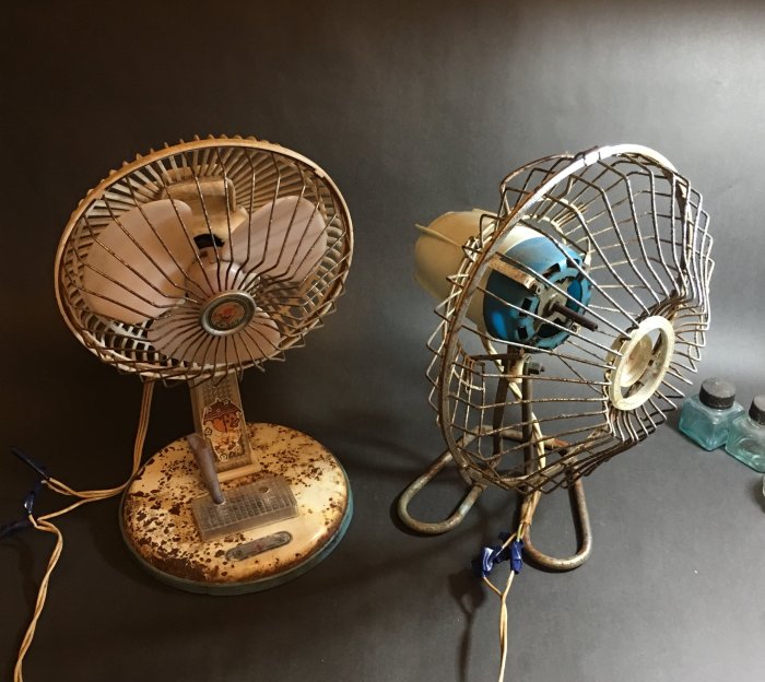 2台早期電風扇零件機