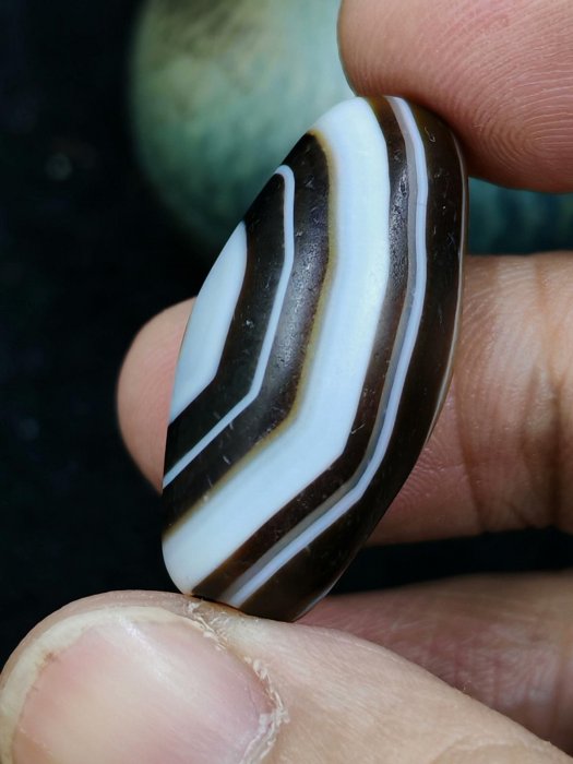 嚴選天然纏絲瑪瑙黑白天珠，古雅包漿老氣十足鑽孔大可繫棉線正中圓眼