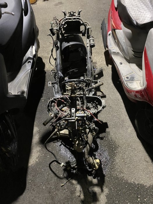 ※賣 舊雷霆 racing 150 車架、碳罐、三角台、鋁合金傳動蓋、頃倒感知器、汽油幫浦、車台把手、汽油箱 、原廠CD