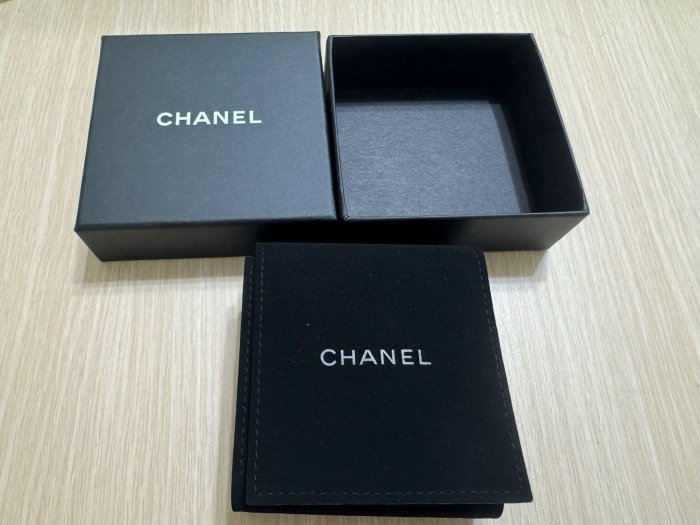 正品 Chanel 香奈兒 胸針盒 紙盒 禮物盒  飾品 紙盒 絨布套   空盒  胸針 飾品