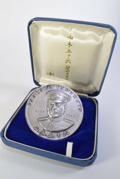 純銀　元師海軍大将　山本五十六　肖像牌 041221a6-177b-42bf-ace6-