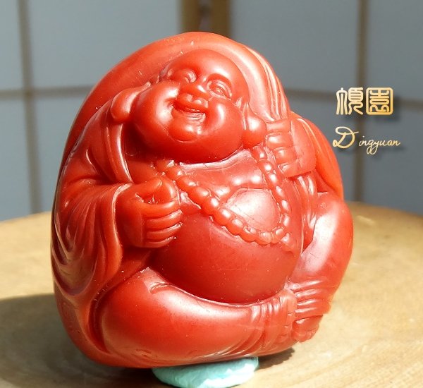 頂園翡翠＊《38.8g天然正保山原石南紅瑪瑙柿子紅赤玉「彌勒佛」雕墜