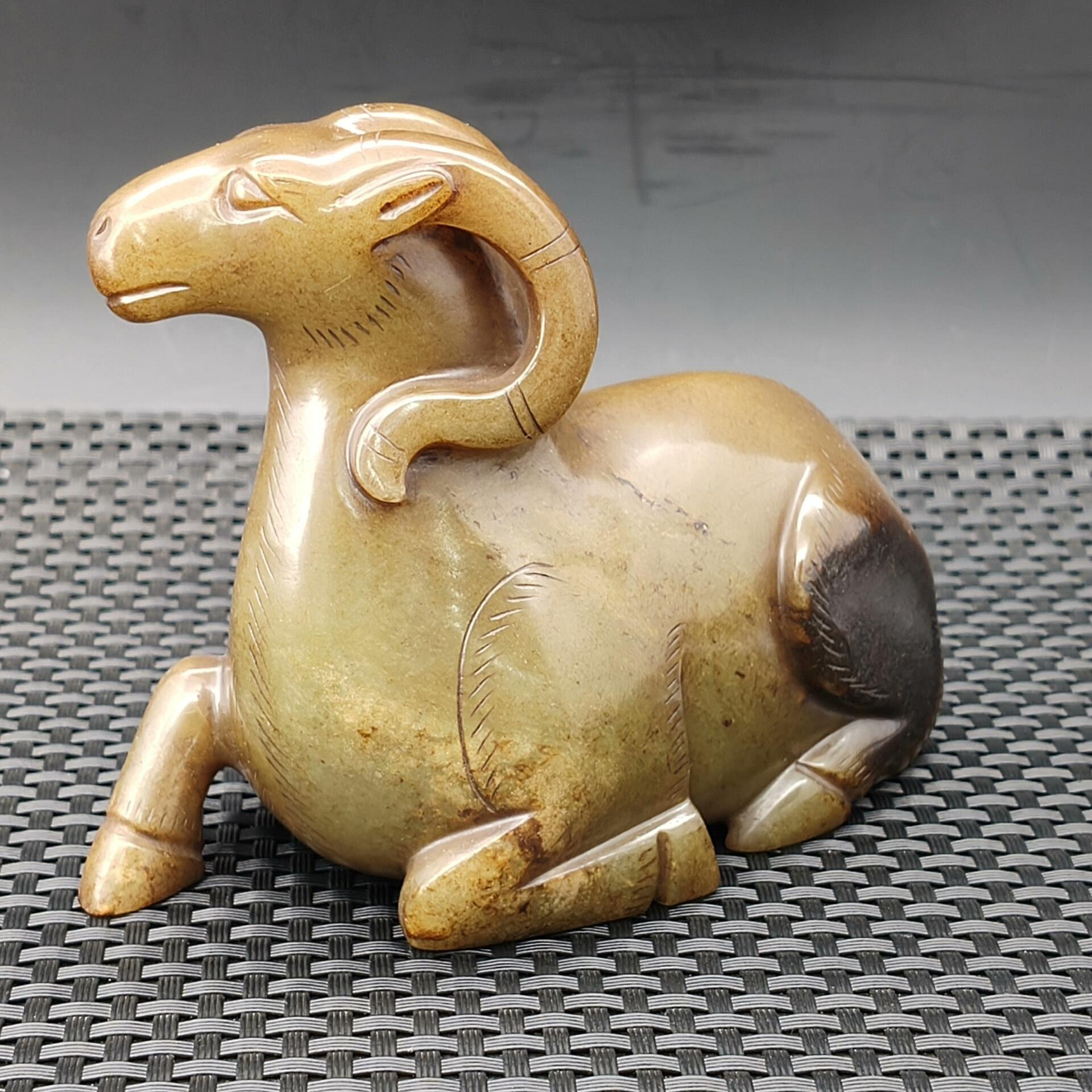 戰漢時期高古和田玉玉羊高古玉玉質為和田玉器形整體完整局部鈣化受沁玉