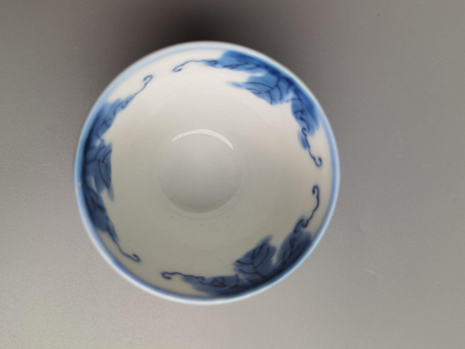日本昭和職人手作主人杯純正青花發色內繪葡萄藤紋白底茶杯釉面光滑口徑