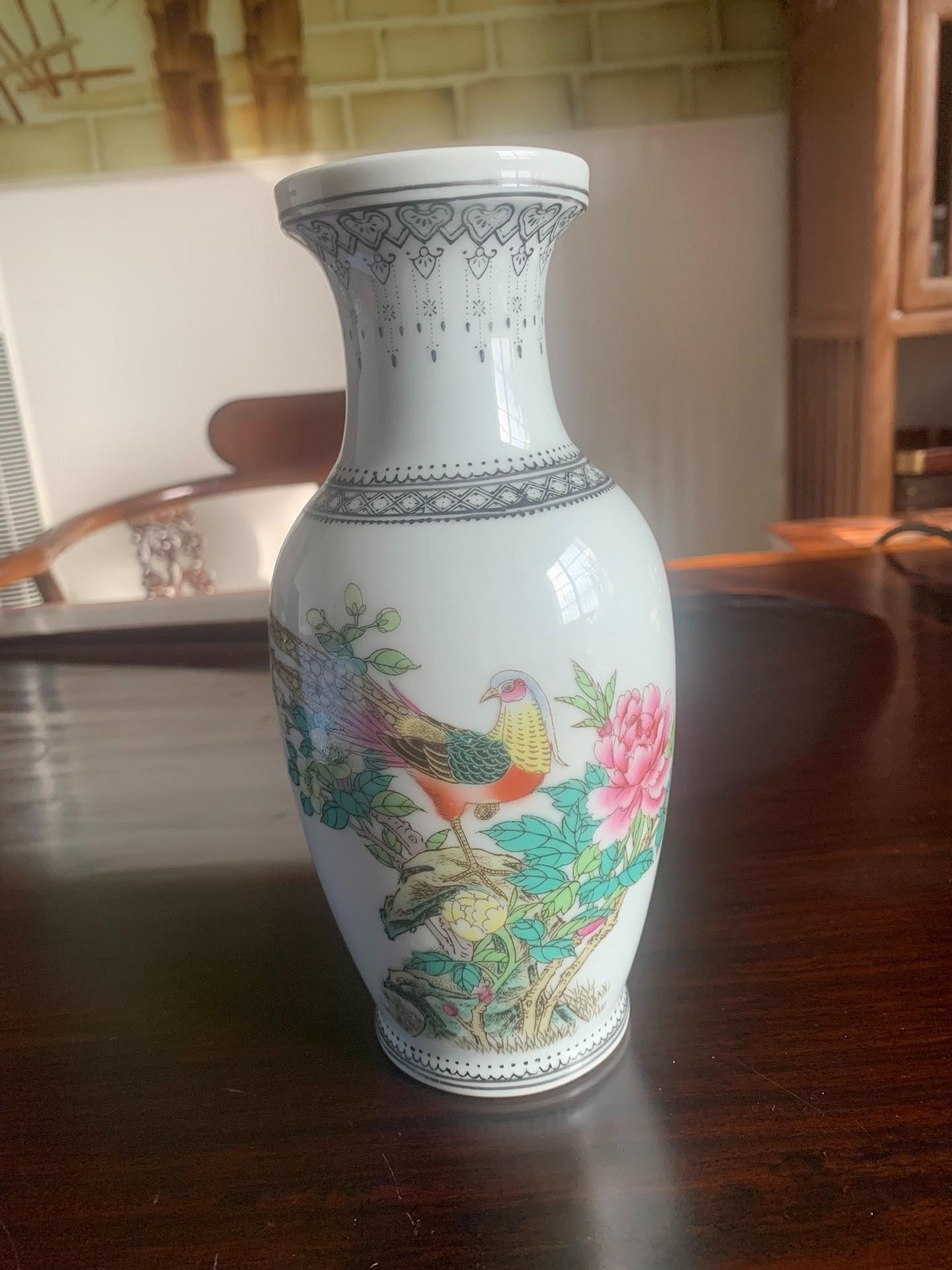 五十年代官窯琺瑯彩花卉詩文錦雞圖筒瓶，手工細膩tái版清代技法，錦雞