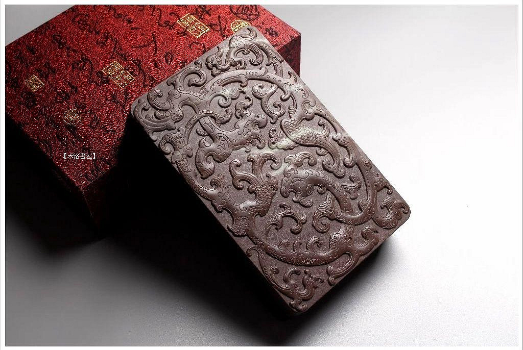 禾洛書屋】D.082 中國名硯(硯台)松花江硯(博古圖騰)老坑紅《收藏硯》錦