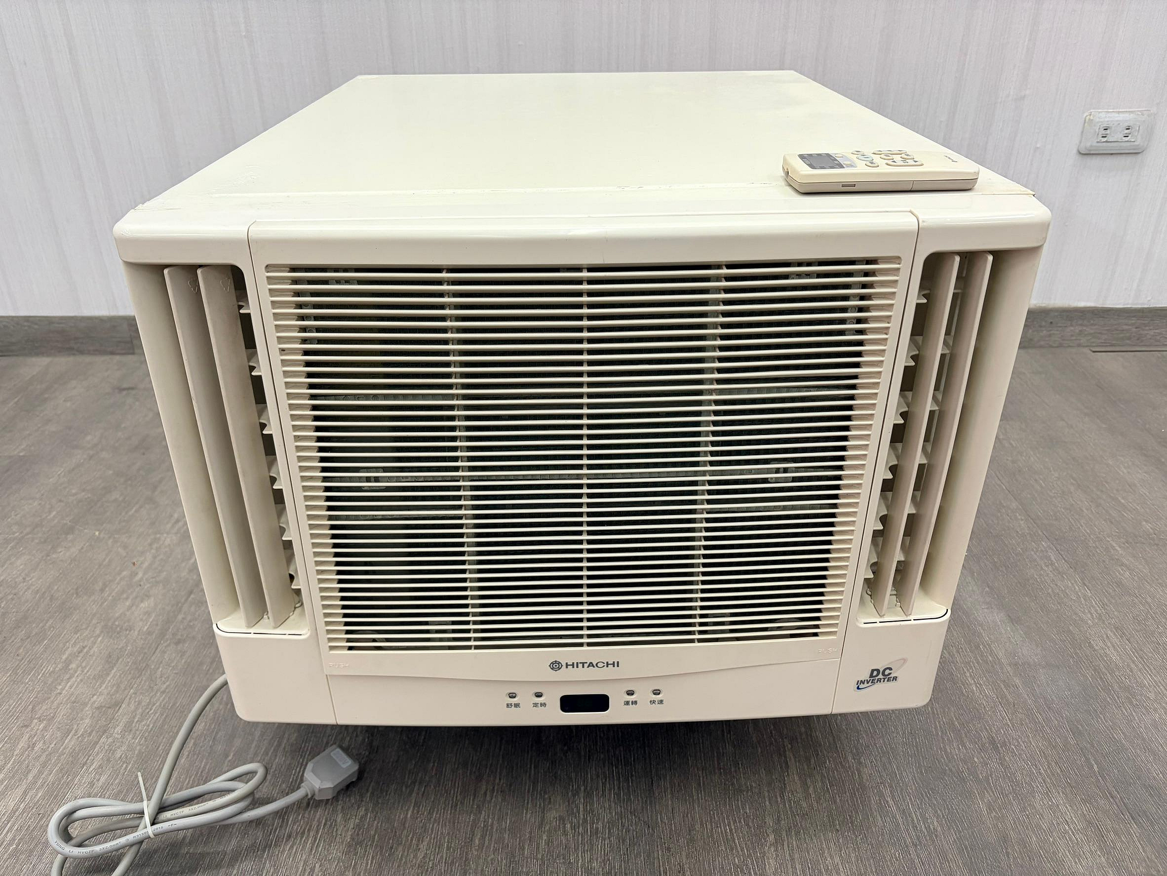 宏品全新二手家具館~台中2手家具家電中古AC6020726*日立變頻冷暖窗型冷氣2.8KW4-6坪有遙控*洗衣機 電視 冰箱 熱水器 電風扇 音響 微波爐 電器
