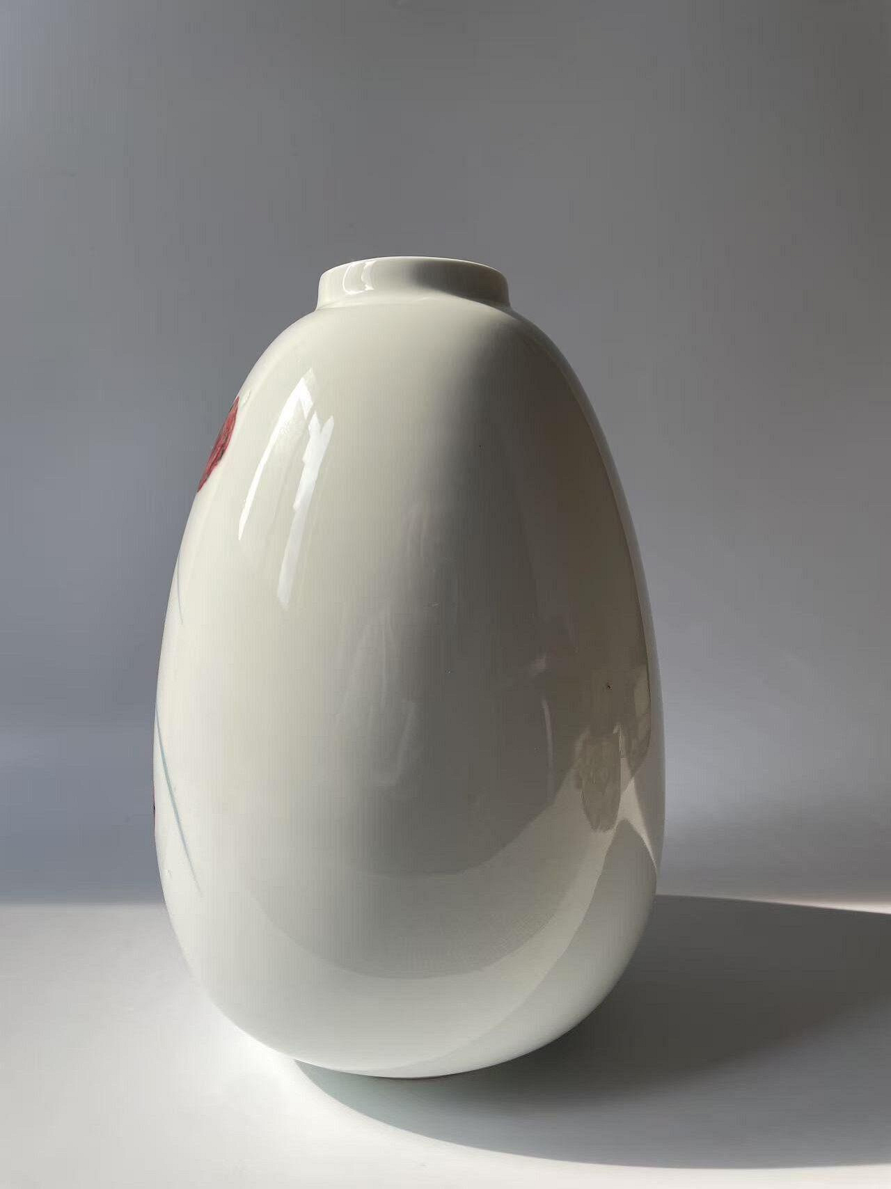 中島均　花器　花瓶　陶器 中島均昭和12年創作石榴花紋花瓶，高25公分，實弟人間國寶中島宏繼承之