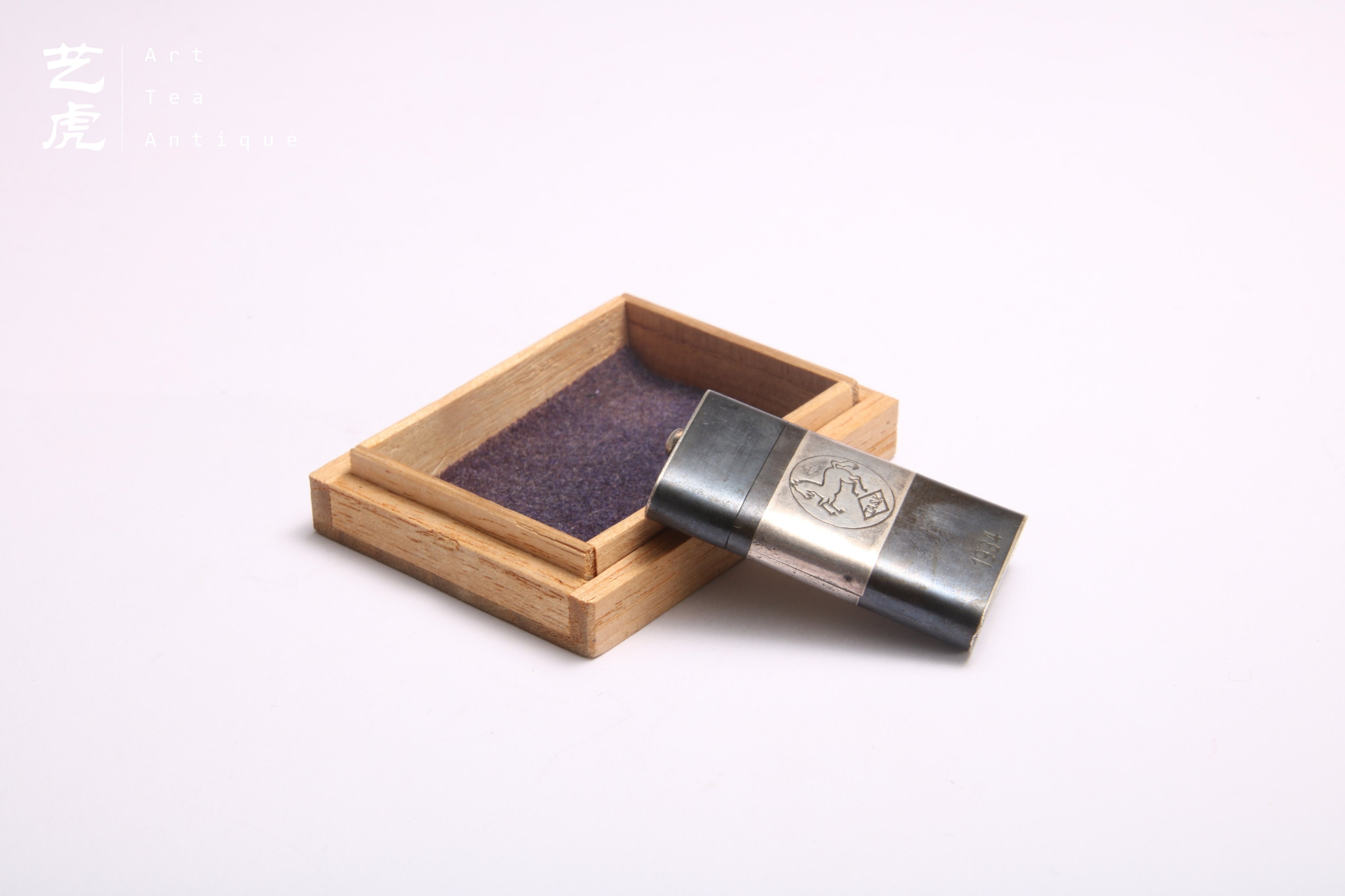 【近】時代 尚美堂造 純銀製内唐木 煙草入 盒子 近時代 尚美堂造 純銀製内唐木 煙草入 盒子