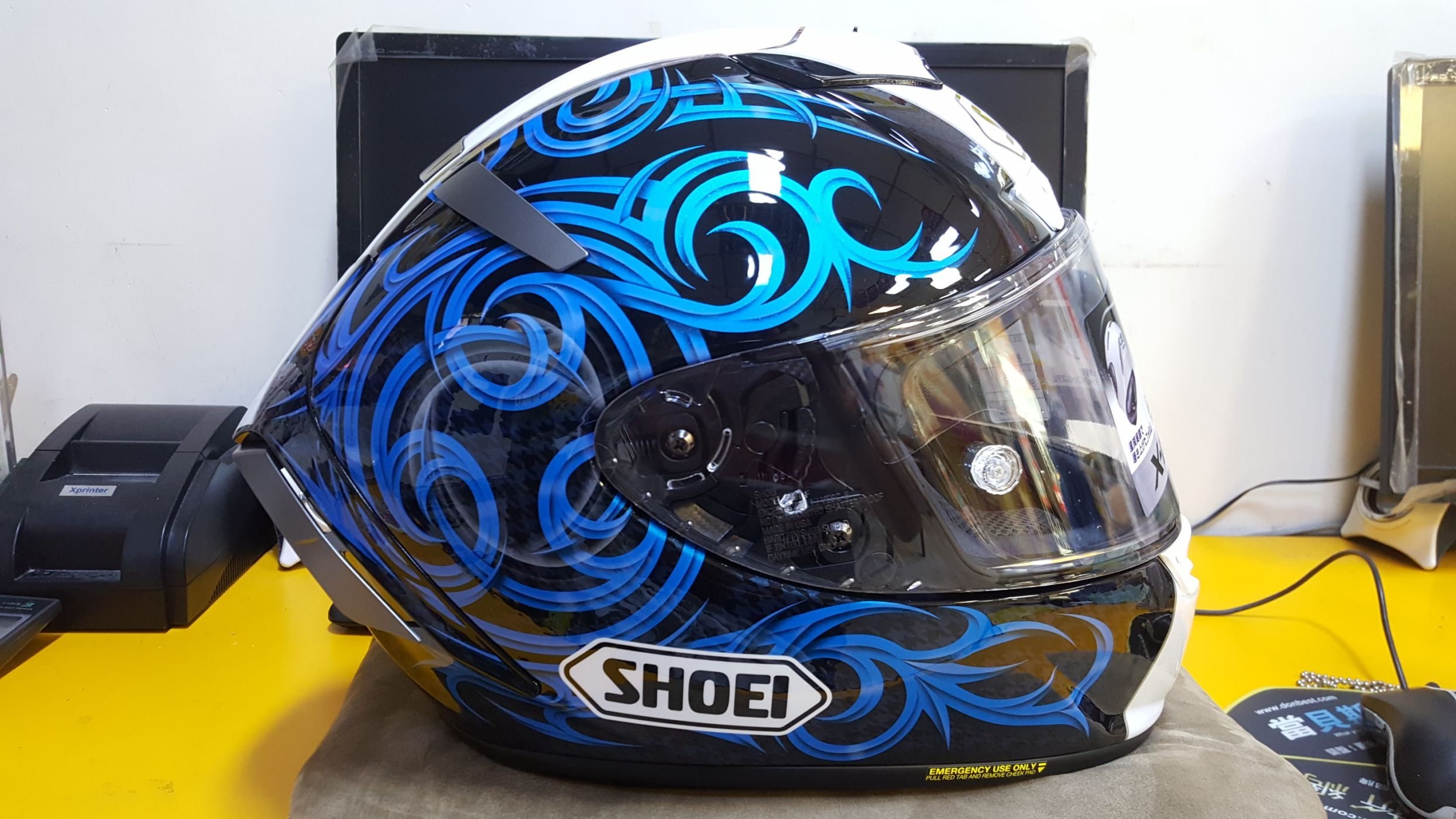 セキュリティ・セーフティ SHOEI X-Fourteen KAGAYAMA5 Shoei X-Fourteen Kagayama 5 Helmet Blue - MotoDirect.com