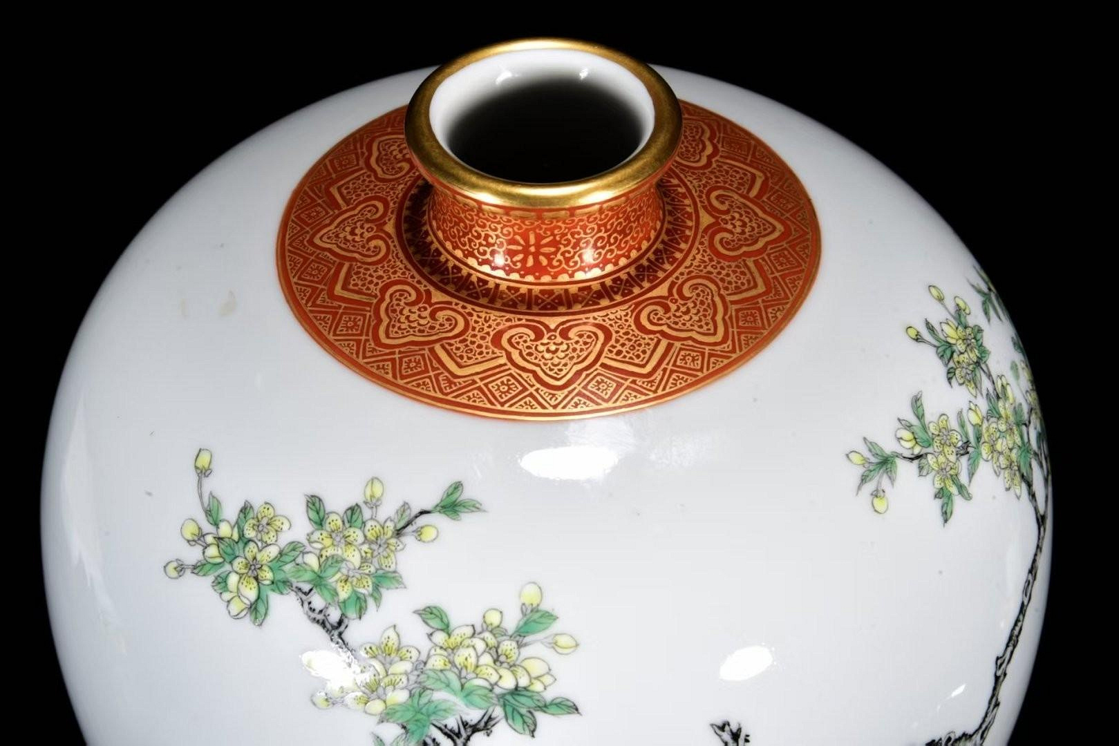 清時代　雍正年制　高档粉彩　描金梅　斗彩花鳥文瓶 中国古美術 時代物 旧家蔵出し 清雍正年粉彩描金花鳥紋梅瓶31*17m3500 古玩收藏老物件【古雅庭軒