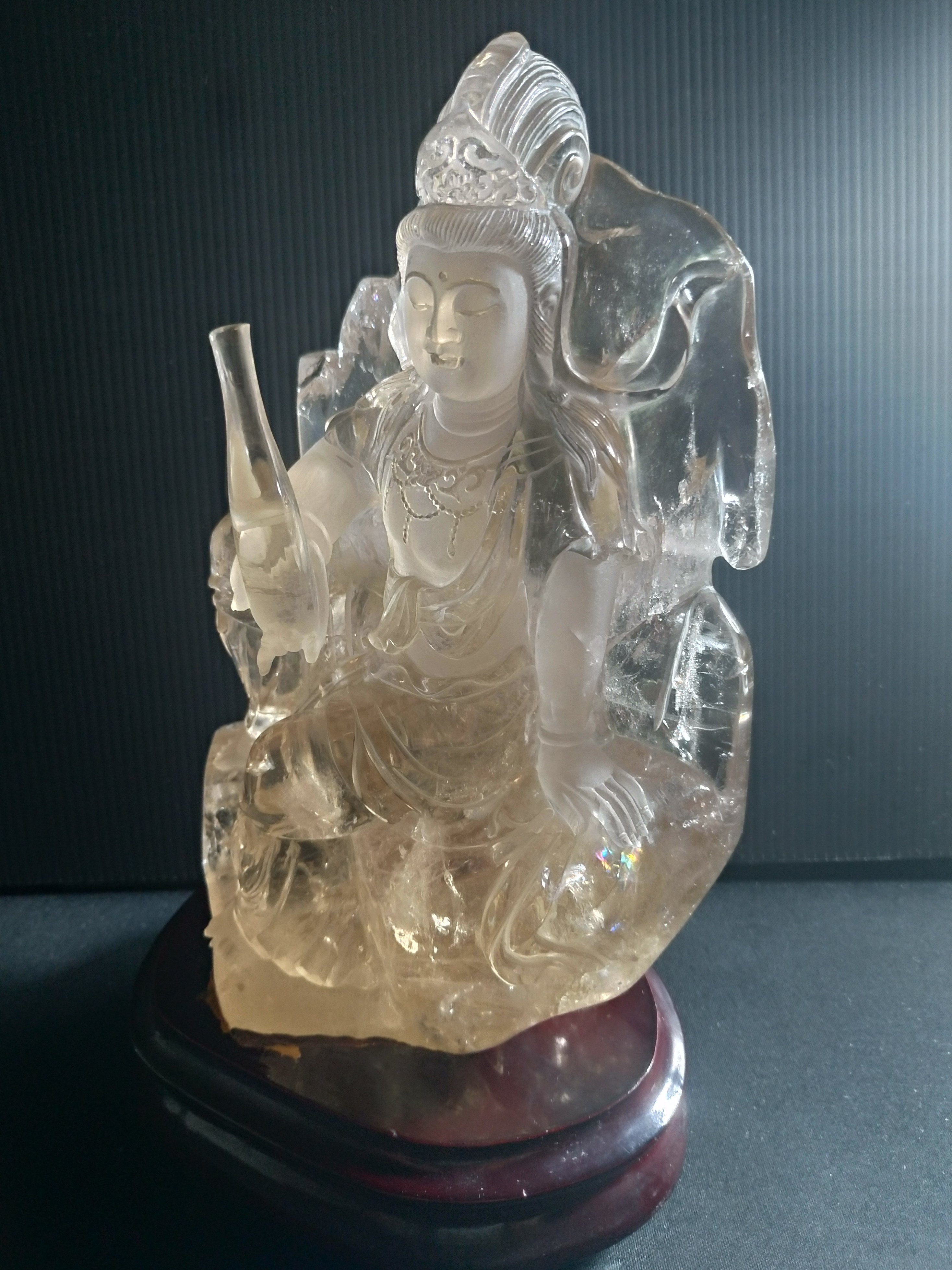 天然黃水晶觀自在菩薩水晶擺件~寶瓶觀音~七彩很多~法相莊嚴~雕工精細