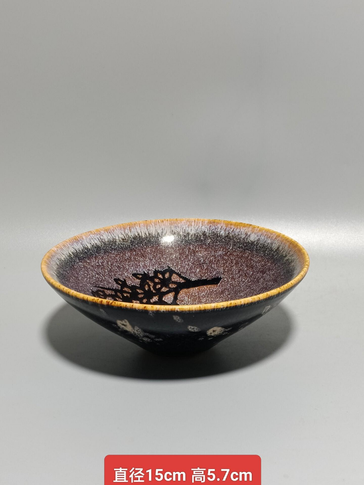 【安土桃山】◆『豊臣家伝来 菊/五七桐紋金銀蒔絵大海形 牙割蓋薄茶入』◆ 宋代吉州窯剪紙鳳紋鬥笠盞，口徑15cm，高5.7cm。內壁剪紙貼花鳳紋