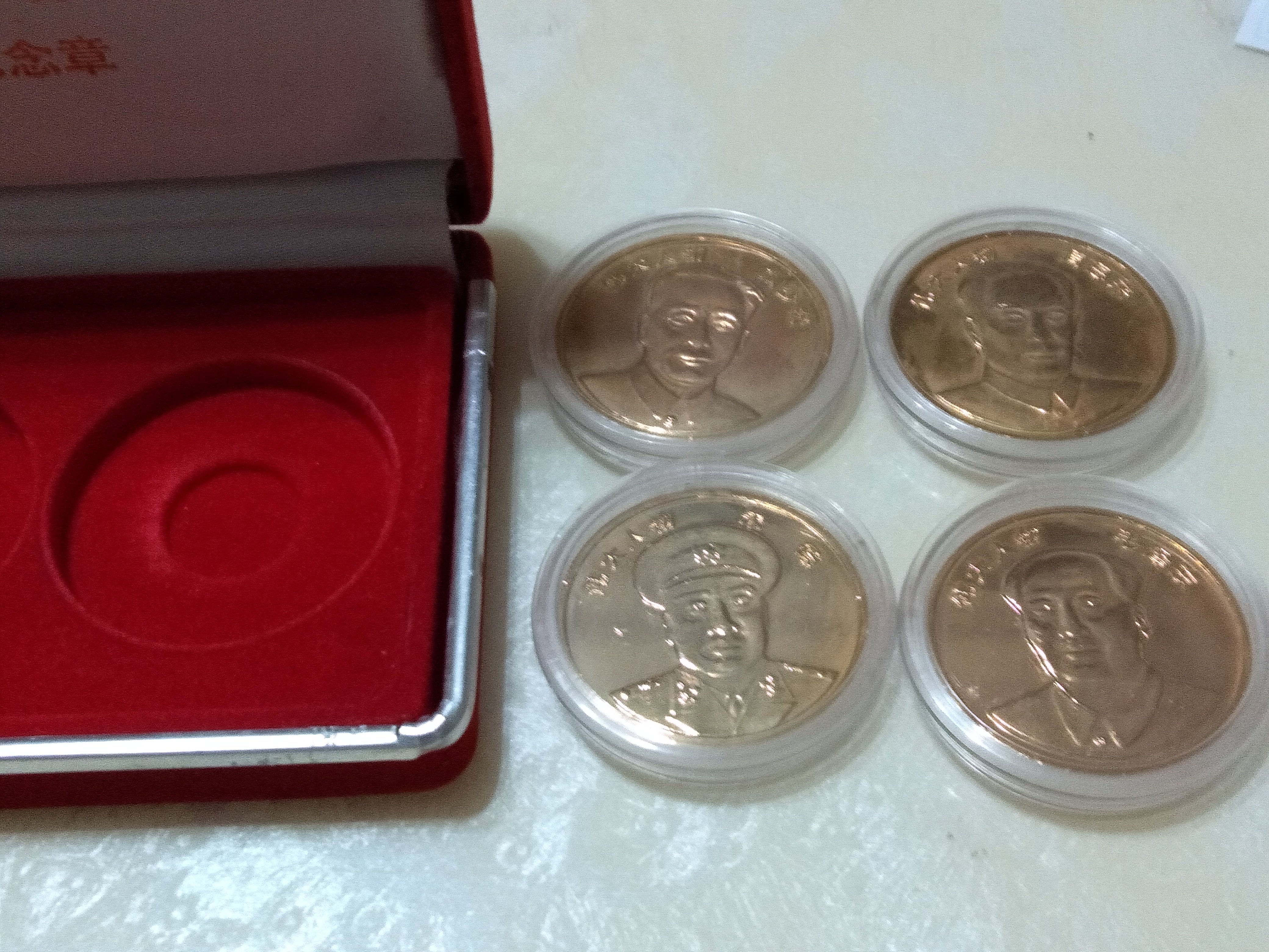 中華人民共和國偉人像毛澤東，周恩來，劉少奇，朱德四枚24K鍍金紀念章