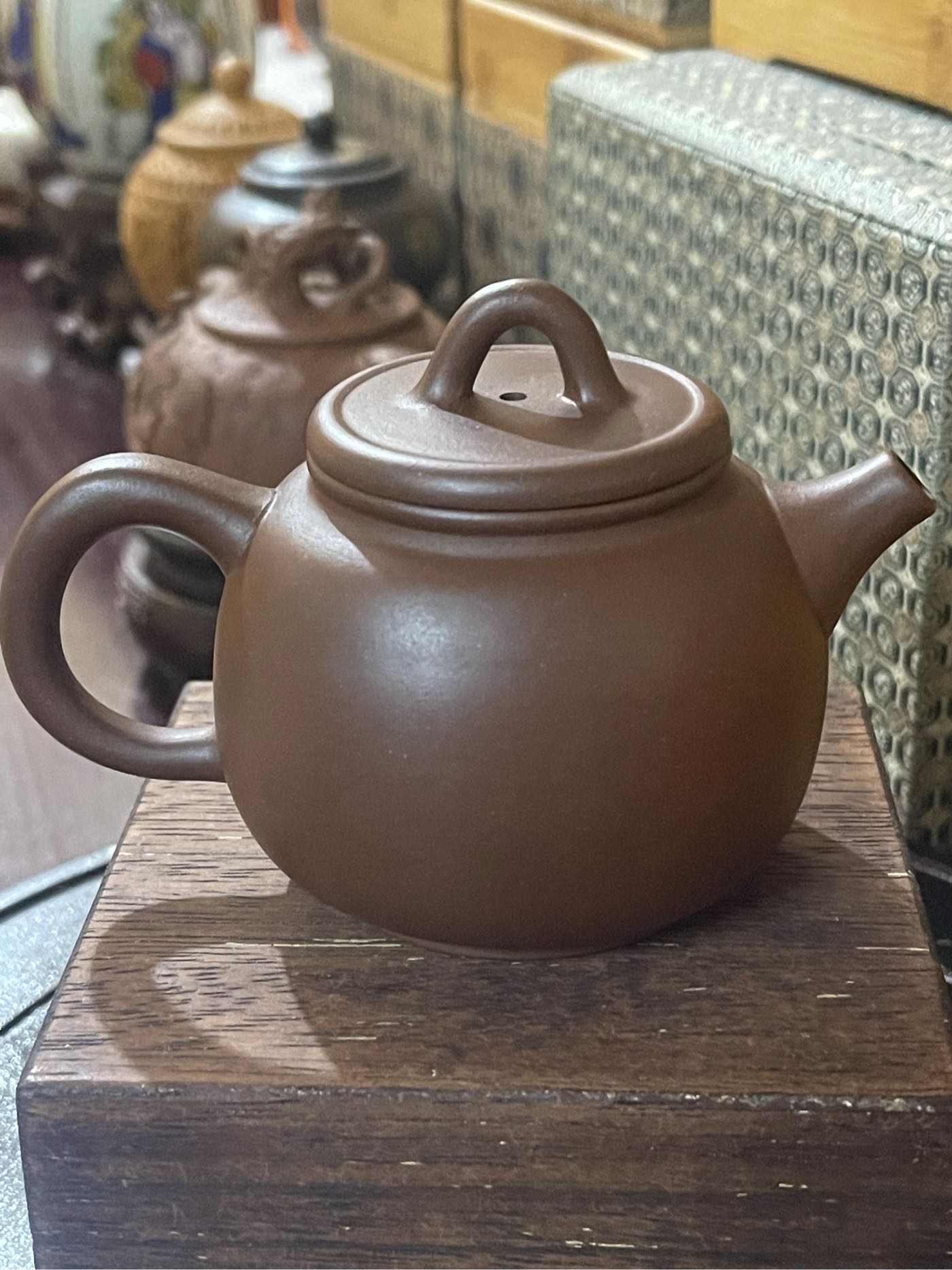 中国骨董【 紫砂陶硯筆置き兼用】中国宜興紫砂名品超人気作家吳建華02年精製　在銘 古玩藝品骨董收藏/紫砂壺中國宜興養壺/早期紫砂壺/出水流暢