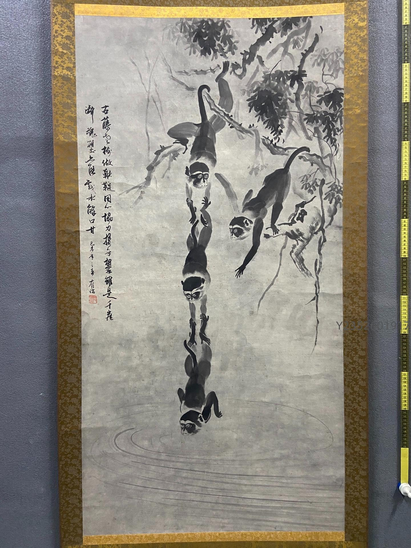 8 樊有信/猿猴捉月/肉筆/紙本/掛軸/中国美術 樊有信，河南籍臺灣畫家師從黃君璧七十年代大幅中堂畫《猴子撈月圖》國