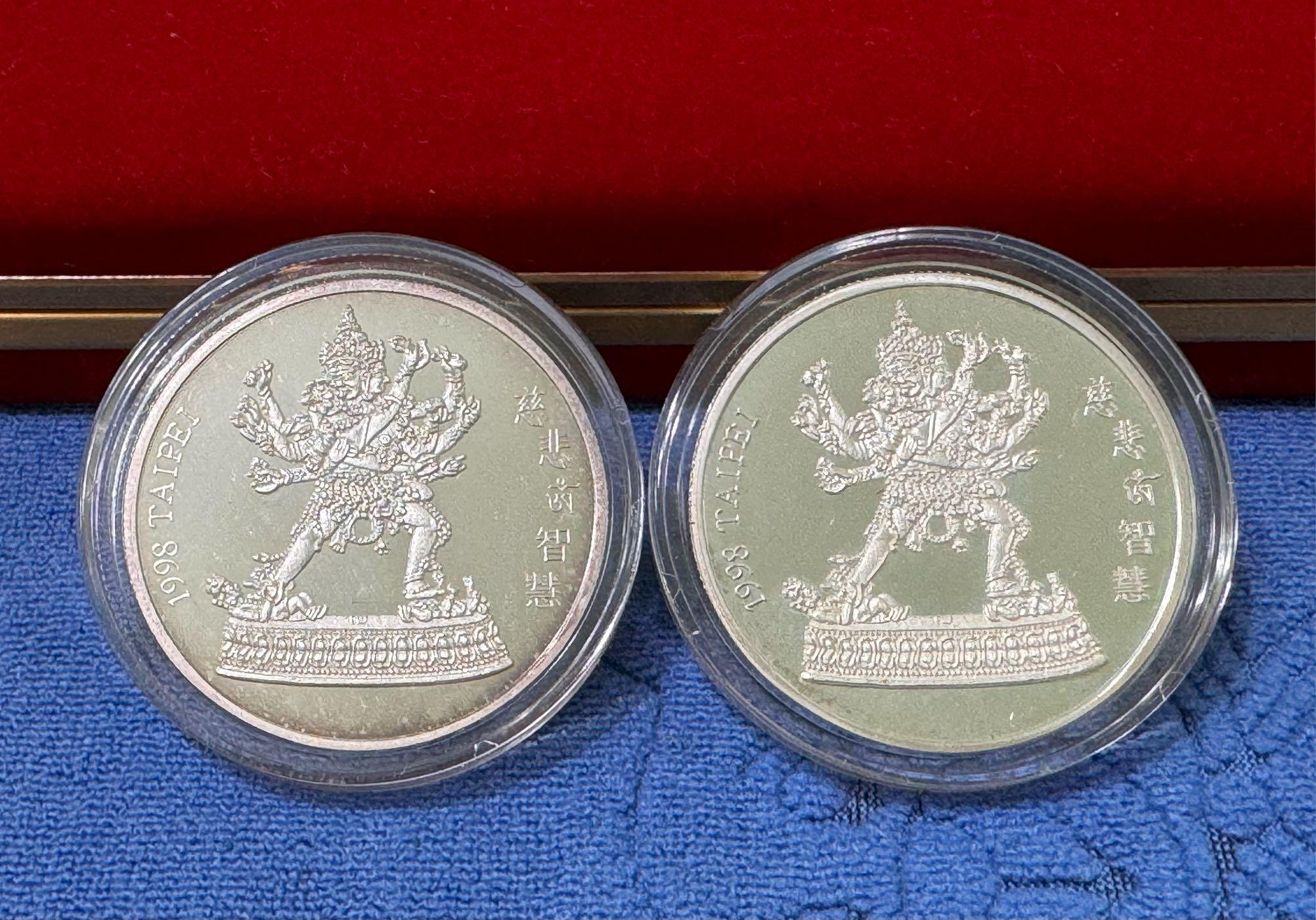 中華民國87年發行，藏傳佛教藝術大展紀念銀章套幣，綠度母、釋迦牟尼佛，每枚1盎斯，純銀999，原盒證，罕見| Yahoo拍賣