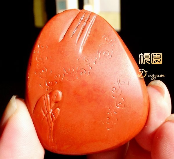 頂園翡翠＊《51.3g天然保山原石南紅瑪瑙柿子紅赤玉「六臂觀音」雕墜
