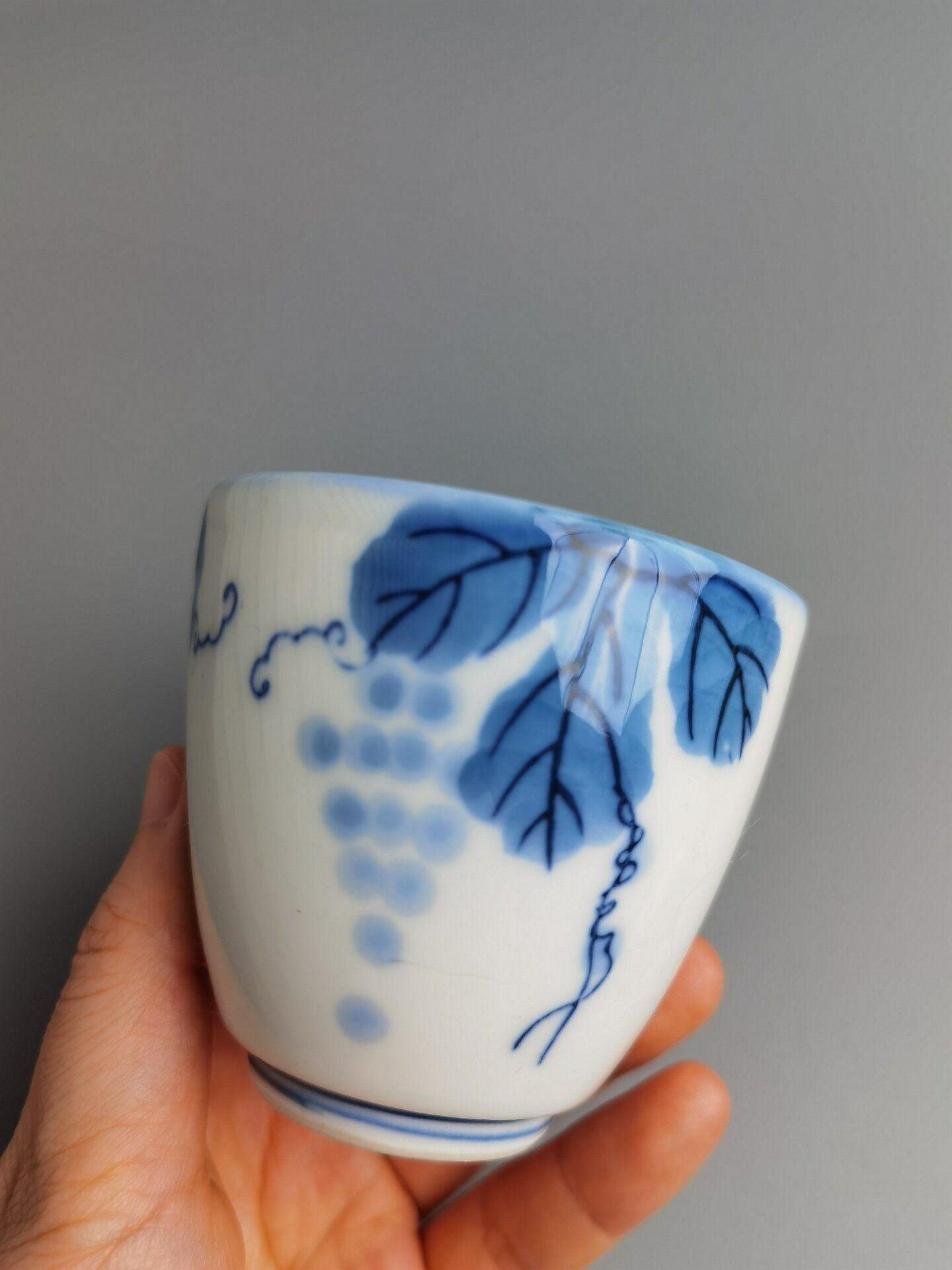 純手工・純手描き 青花染付 主人杯 茶杯 茶器 日本昭和職人手作主人杯純正青花發色內繪葡萄藤紋白底茶杯釉面光滑口徑